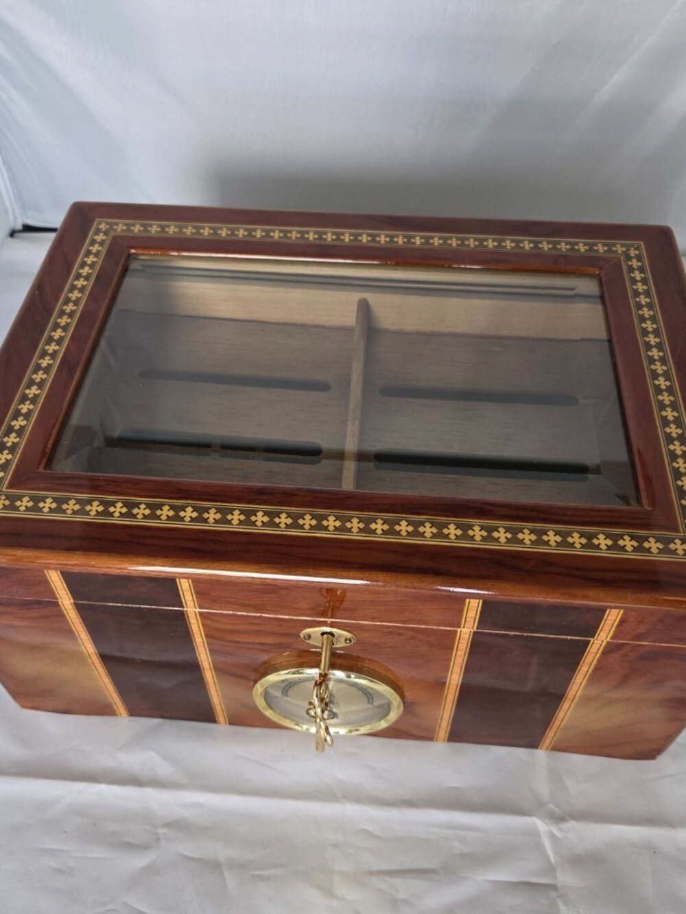 Desktop Humidor - Picture 4 of 16